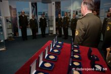 Generl ubomr Bulk vyznamenal vojenskch policajtov
