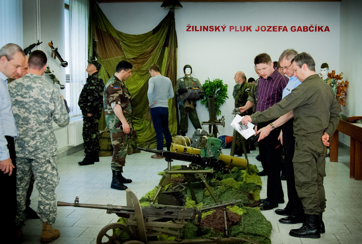 017_2014_05_23_nvteva_vojensk_diplomatick_zbor